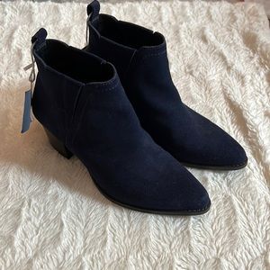 Kenneth Cole ‼️NEW ‼️navy Blue Suede 💙 Booties size 6